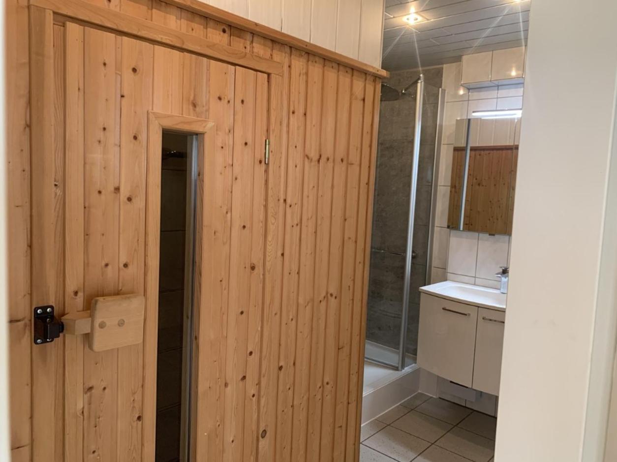 Im Herzen Von Wiesdorf- Blick Auf Das Bayer-Kreuz -Appartement Mit 2 Schlafzimmern-Fuer 3 Personen -Zentral Gelegen - Friedrich Ebert Platz 5A , 4Te Etage - Dachterrasse Und Sauna - Kaution Pflicht - Leverkusen Exterior foto