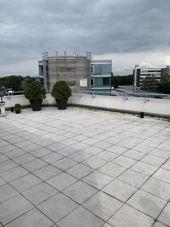 Im Herzen Von Wiesdorf- Blick Auf Das Bayer-Kreuz -Appartement Mit 2 Schlafzimmern-Fuer 3 Personen -Zentral Gelegen - Friedrich Ebert Platz 5A , 4Te Etage - Dachterrasse Und Sauna - Kaution Pflicht - Leverkusen Exterior foto