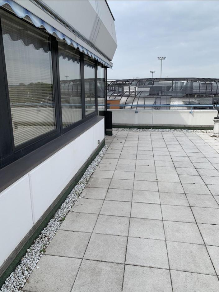 Im Herzen Von Wiesdorf- Blick Auf Das Bayer-Kreuz -Appartement Mit 2 Schlafzimmern-Fuer 3 Personen -Zentral Gelegen - Friedrich Ebert Platz 5A , 4Te Etage - Dachterrasse Und Sauna - Kaution Pflicht - Leverkusen Exterior foto
