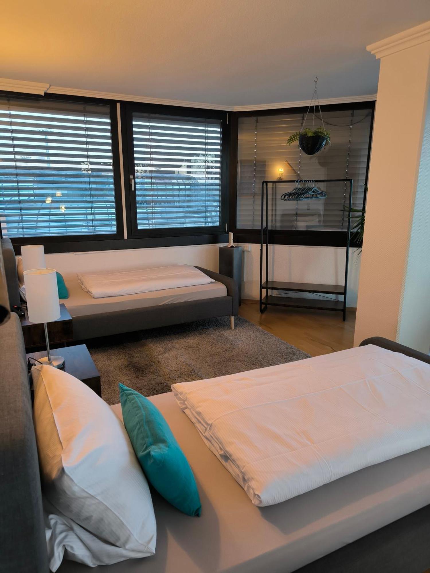Im Herzen Von Wiesdorf- Blick Auf Das Bayer-Kreuz -Appartement Mit 2 Schlafzimmern-Fuer 3 Personen -Zentral Gelegen - Friedrich Ebert Platz 5A , 4Te Etage - Dachterrasse Und Sauna - Kaution Pflicht - Leverkusen Exterior foto