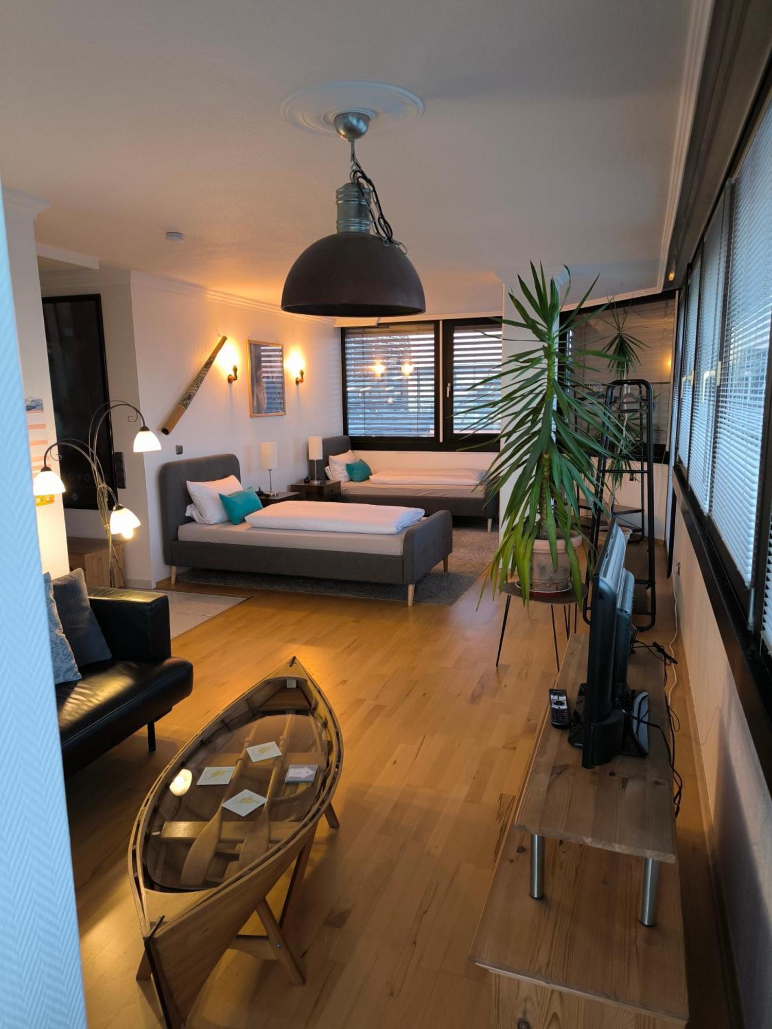 Im Herzen Von Wiesdorf- Blick Auf Das Bayer-Kreuz -Appartement Mit 2 Schlafzimmern-Fuer 3 Personen -Zentral Gelegen - Friedrich Ebert Platz 5A , 4Te Etage - Dachterrasse Und Sauna - Kaution Pflicht - Leverkusen Exterior foto