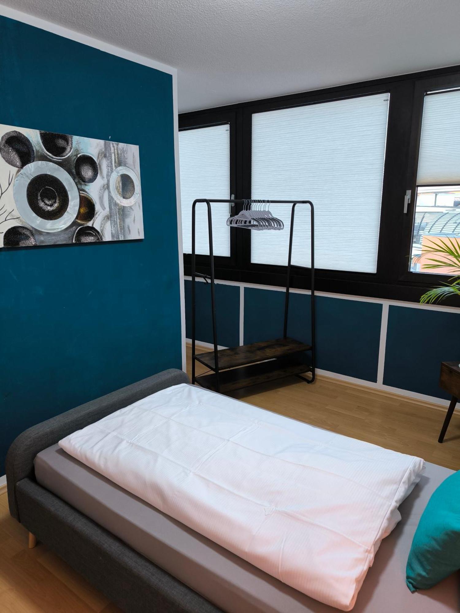 Im Herzen Von Wiesdorf- Blick Auf Das Bayer-Kreuz -Appartement Mit 2 Schlafzimmern-Fuer 3 Personen -Zentral Gelegen - Friedrich Ebert Platz 5A , 4Te Etage - Dachterrasse Und Sauna - Kaution Pflicht - Leverkusen Exterior foto