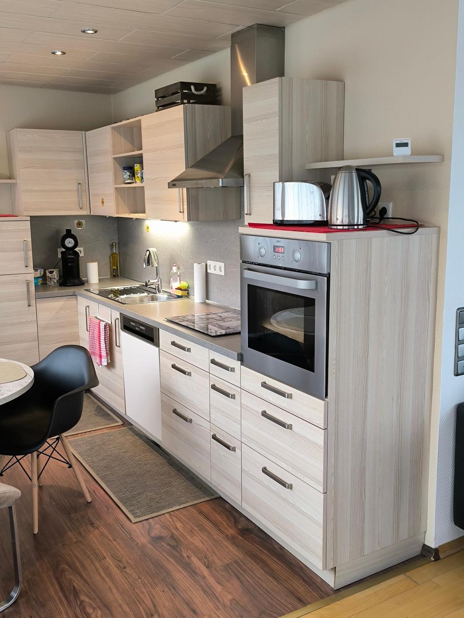Im Herzen Von Wiesdorf- Blick Auf Das Bayer-Kreuz -Appartement Mit 2 Schlafzimmern-Fuer 3 Personen -Zentral Gelegen - Friedrich Ebert Platz 5A , 4Te Etage - Dachterrasse Und Sauna - Kaution Pflicht - Leverkusen Exterior foto